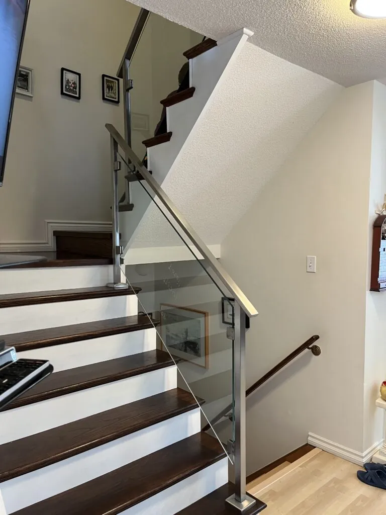Glass railing