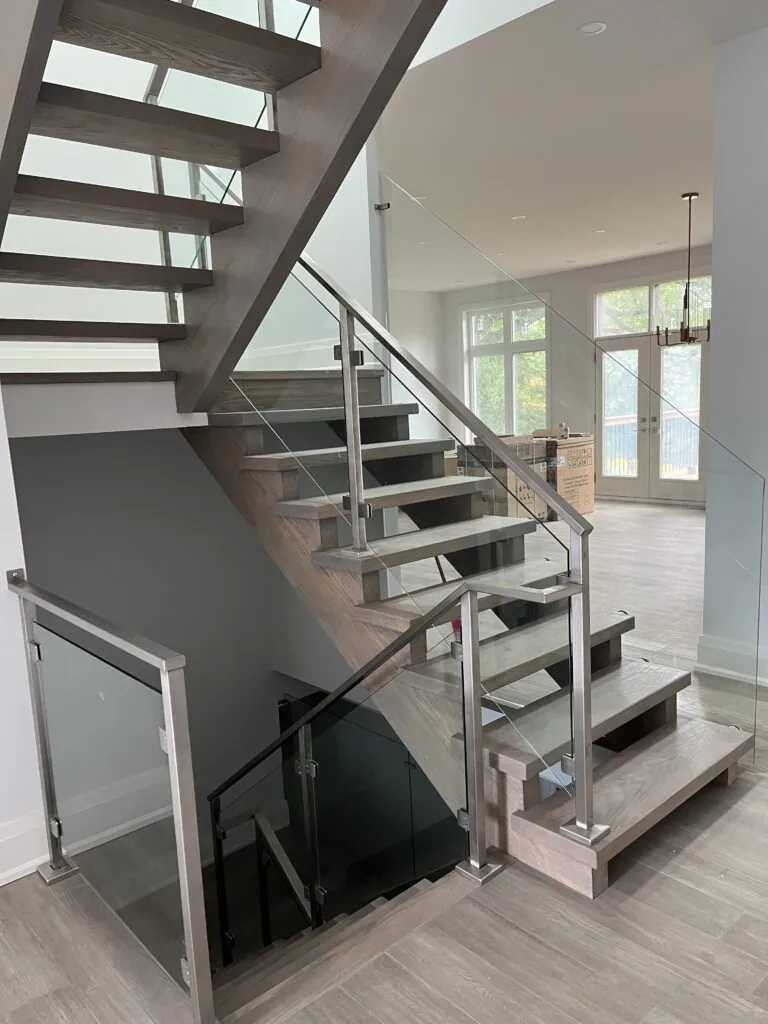 Interior glass rail on treads