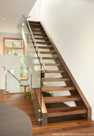 Minimalist staircase with glass railing
