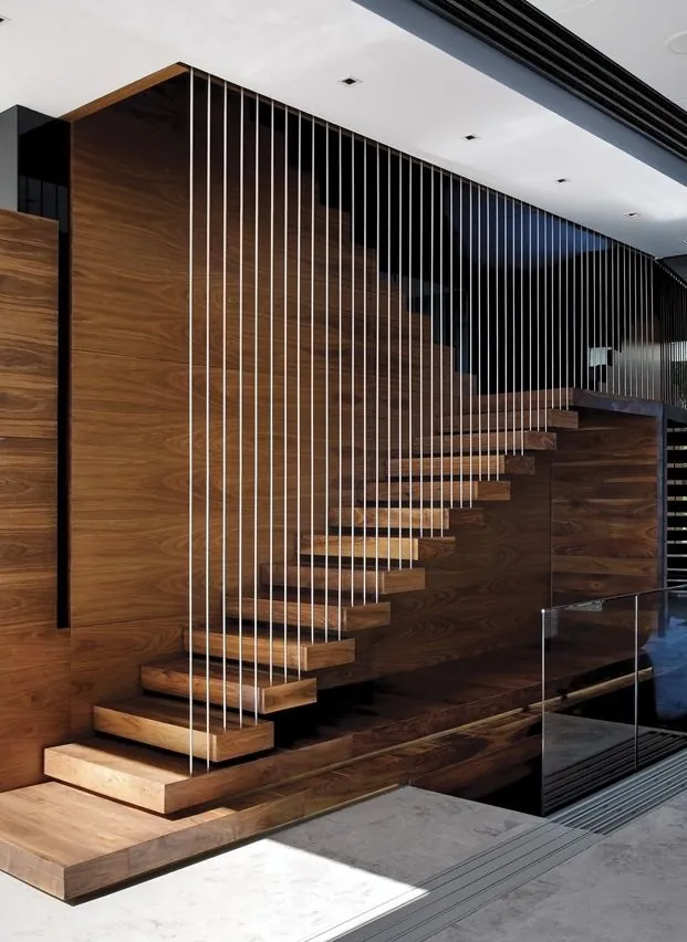 Wall-mounted floating steps